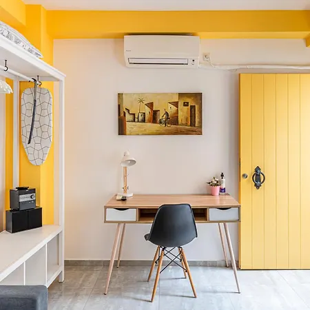 Great 35 Sq M On 1st Floor In Bohemian Psyri In Athens' Historic Center-in Vivo Athens