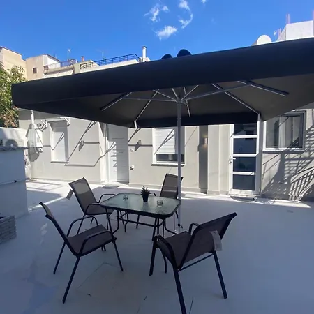 Alexandra Apartment *