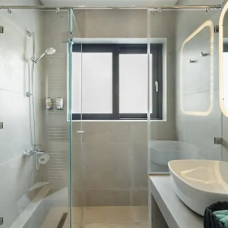 Apartment The Hostmaster Persephone Turquoise Opulence 1st Floor