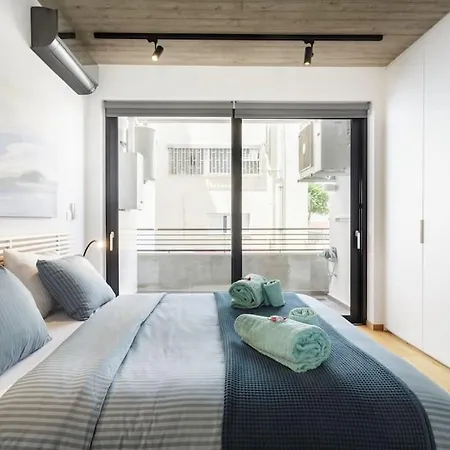 The Hostmaster Persephone Turquoise Opulence 1st Floor Apartment