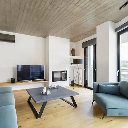 Apartment The Hostmaster Persephone Turquoise Opulence 1st Floor *