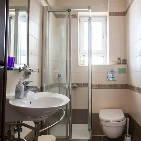 Apartment Three Bedroom Spacious Near Acropolis *