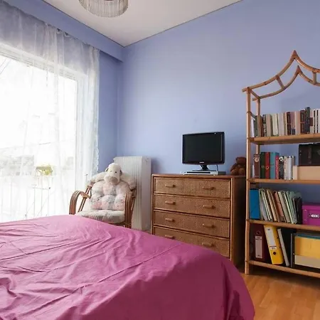 Three Bedroom Spacious Near Acropolis Athens