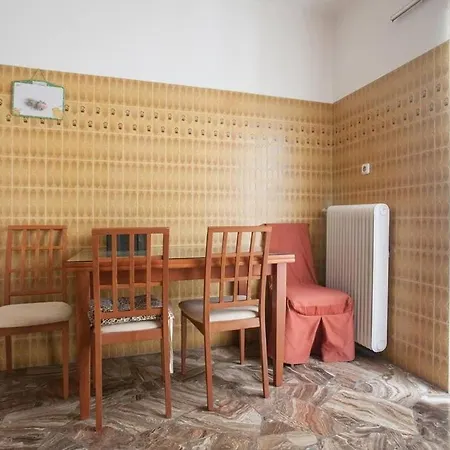 Διαμέρισμα Three Bedroom Spacious Near Acropolis Αθήνα