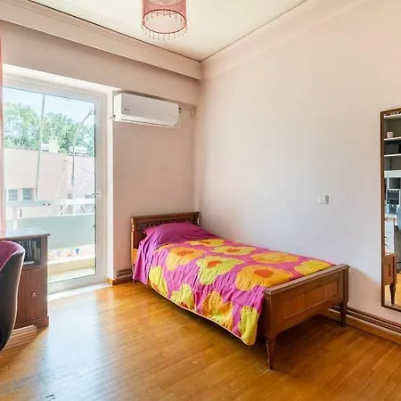 Three Bedroom Spacious Near Acropolis Διαμέρισμα *