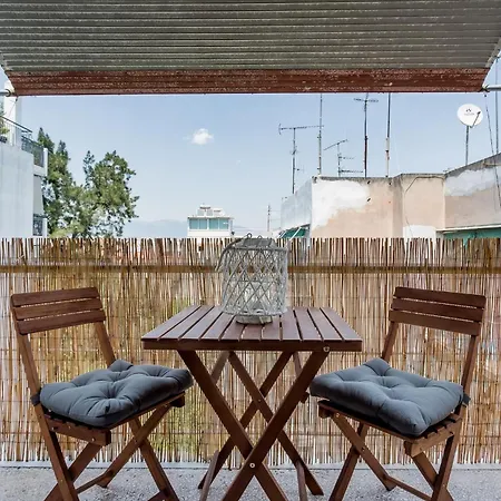 Romantic Love-nest Near Acropolis & Metro