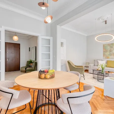 Contemporary 2-bdr Near Kalimarmaro & Alsos Park! Apartment *