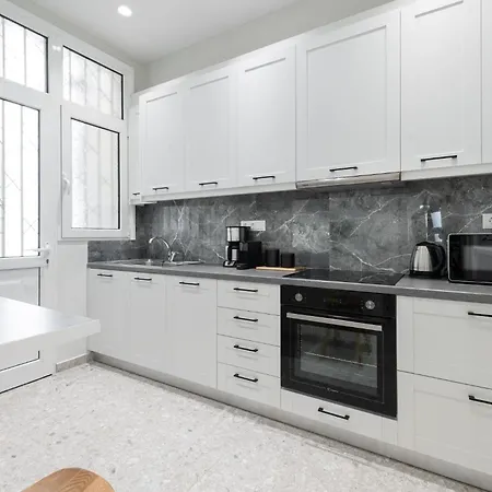 Contemporary 2-bdr Near Kalimarmaro & Alsos Park! Athens