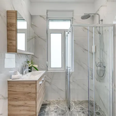 Contemporary 2-bdr Near Kalimarmaro & Alsos Park! Apartment *