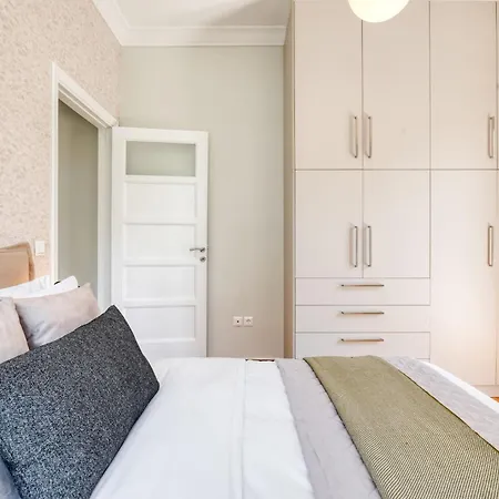 Contemporary 2-bdr Near Kalimarmaro & Alsos Park! Apartment *