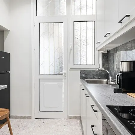 Contemporary 2-bdr Near Kalimarmaro & Alsos Park! *