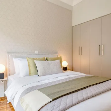 Apartment Contemporary 2-bdr Near Kalimarmaro & Alsos Park!