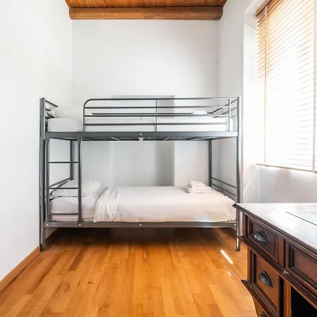 Athenian 2br With Garden & Bbq Near Metro