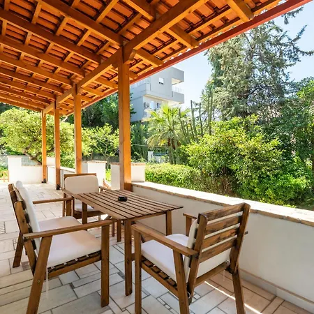 Athenian 2br With Garden & Bbq Near Metro