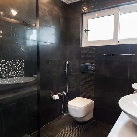 Riviera Retreat 3 Bedroom Voula Luxury Haven Apt * Athens