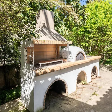 Athenian 2br With Garden & Bbq Near Metro