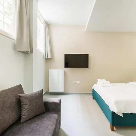 Snug With Shared Garden Iv * Atenas
