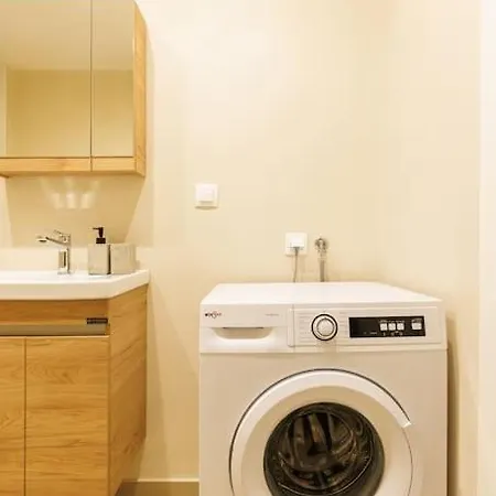 Apartamento Snug With Shared Garden Iv Atenas