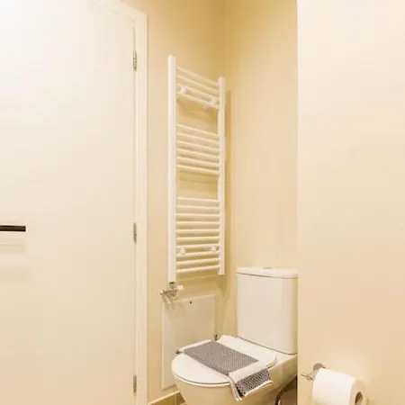 Apartamento Snug With Shared Garden Iv
