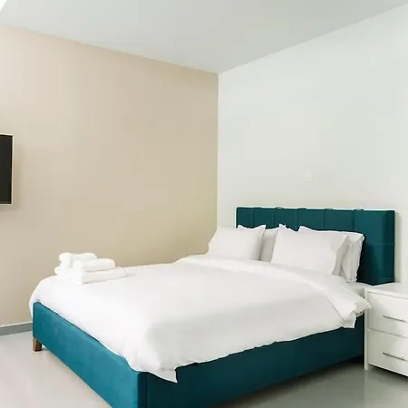Snug With Shared Garden Iv * Atenas