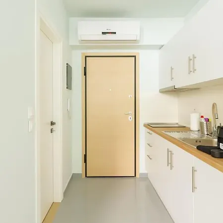 Apartamento Snug With Shared Garden Iv Atenas