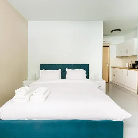 Apartamento Snug With Shared Garden Iv Atenas
