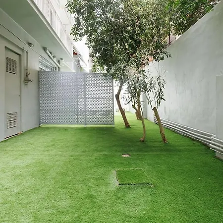 Snug With Shared Garden Iv Apartamento Atenas