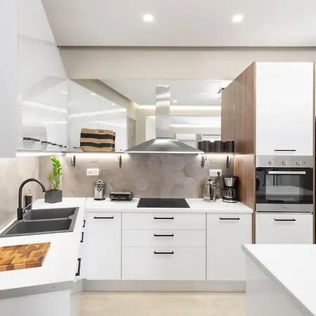 Deluxe 3-bdrm Urban-industrial At Acropolis Apartment *