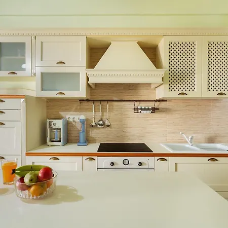 Apartment Bright, Calming Retreat With A Balcony Near Metro! Athens