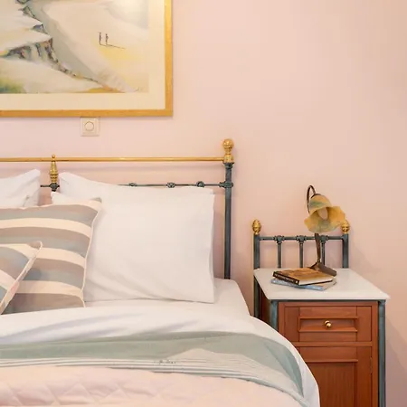 Apartment Bright, Calming Retreat With A Balcony Near Metro! Athens