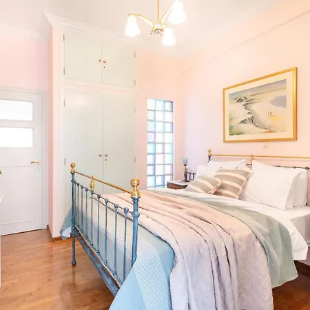 Bright, Calming Retreat With A Balcony Near Metro! *