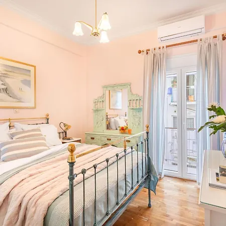 Bright, Calming Retreat With A Balcony Near Metro!