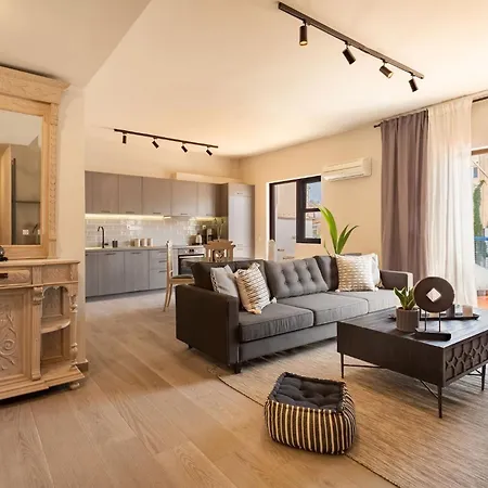 Acropolis View 2-bedroom Apt, Minimal-safari Vibe, Big Balcony! Apartment *