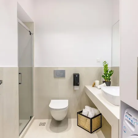 Sun-splashed 2-bdr Corner With Hillside Views! Apartment Athens