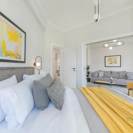 Sun-splashed 2-bdr Corner With Hillside Views! * Athens