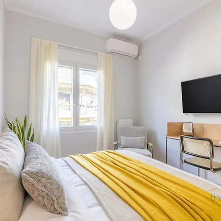 Apartment Sun-splashed 2-bdr Corner With Hillside Views!