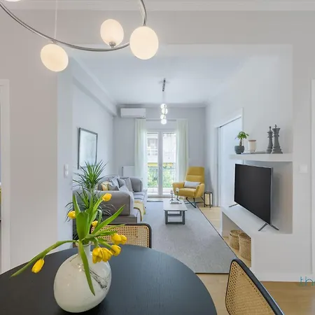 Sun-splashed 2-bdr Corner With Hillside Views! *