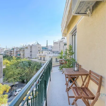 Sun-splashed 2-bdr Corner With Hillside Views!