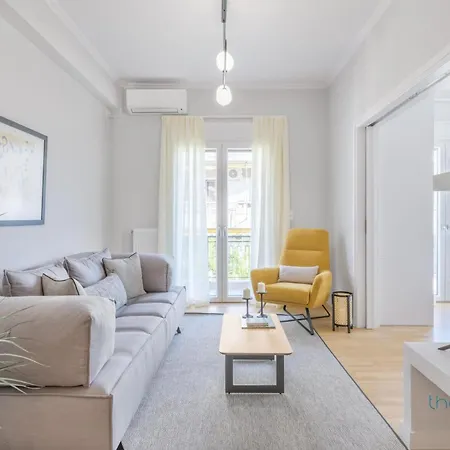 Sun-splashed 2-bdr Corner With Hillside Views! Apartment