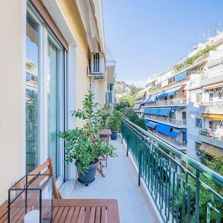 Sun-splashed 2-bdr Corner With Hillside Views! Apartment Athens