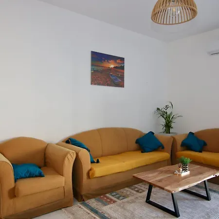 Brand-new At Neos Kosomos * Atene