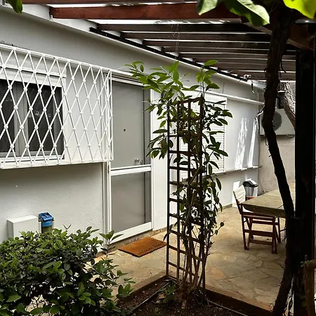 Antonis's Garden House Apartment *