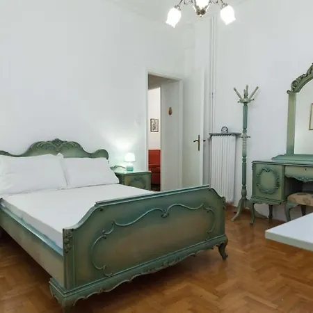 Apartment Charming Vintage 2br With Balcony In Koukaki