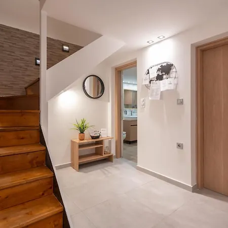 Demeter's Loft-stylish Exclusive Athenian Retreat *