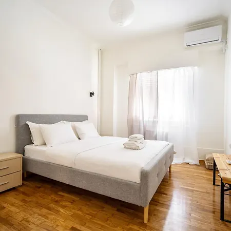 Acropolis Delux 1st Flr Aprt Up 4 Guests By Lodgespot Athens