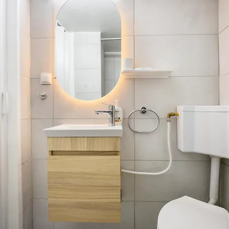 Apartment Acropolis Delux 1st Flr Aprt Up 4 Guests By Lodgespot *