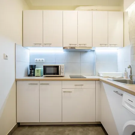 Acropolis Delux 1st Flr Aprt Up 4 Guests By Lodgespot Athens