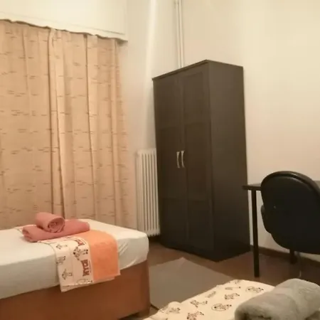 ανακαινισμένο 8 λεπτά από το μετρό. Apartment *