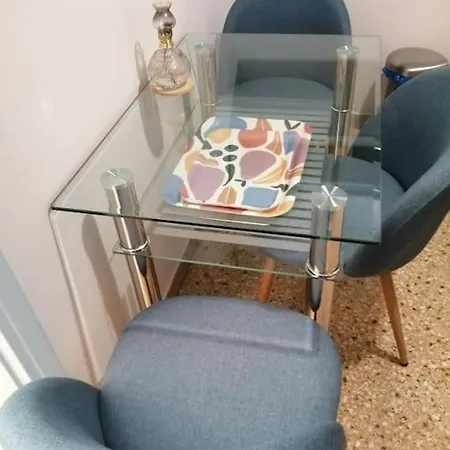 Apartment ανακαινισμένο 8 λεπτά από το μετρό. *