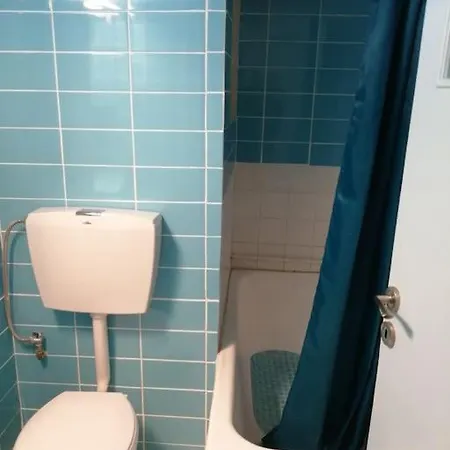 ανακαινισμένο 8 λεπτά από το μετρό.